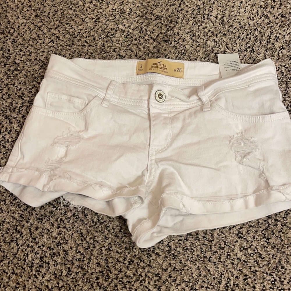 Hollister short-short. Low rise size 3